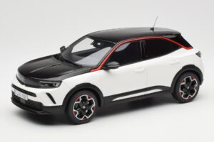 Opel Mokka-E GS Line Jada Valkoinen Otto 1:18 OT1045 Hartsi