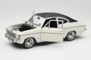 Opel Olympia A Coupe Valkoinen Musta Revell 1:18 8446 Metalli — kuva 2 / 8