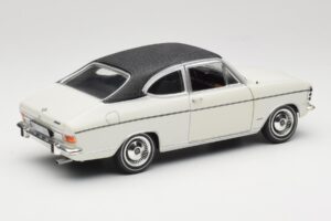 Opel Olympia A Coupe Valkoinen Musta Revell 1:18 8446 Metalli — kuva 3 / 8