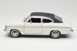 Opel Olympia A Coupe Valkoinen Musta Revell 1:18 8446 Metalli — kuva 4 / 8