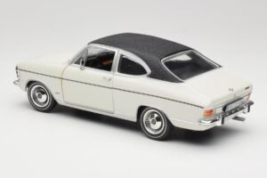 Opel Olympia A Coupe Valkoinen Musta Revell 1:18 8446 Metalli — kuva 7 / 8