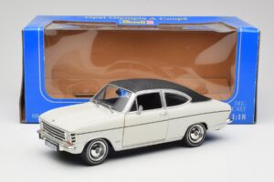 Opel Olympia A Coupe Valkoinen Musta Revell 1:18 8446 Metalli — kuva 8 / 8
