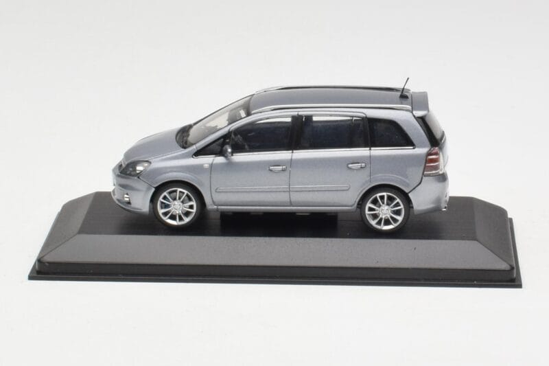 Opel Zafira A OPC Light Blue Metallic Minichamps 1:43 ZAFIRA001 Metalli