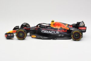 Oracle Red Bull Racing RB18 #11 S. Perez Miami GP 2022 Minichamps 1:18 110220511 Metalli — kuva 3 / 6