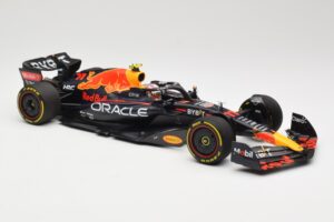 Oracle Red Bull Racing RB18 #11 S. Perez Miami GP 2022 Minichamps 1:18 110220511 Metalli — kuva 4 / 6