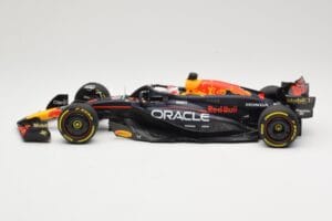 Red Bull Racing RB20 #1 M. Verstappen Winner China GP 2024 Minichamps 1:18 110240501 Metalli — kuva 3 / 6