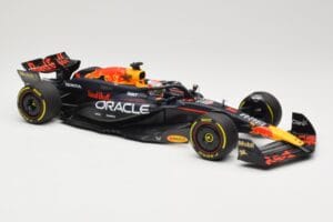 Red Bull Racing RB20 #1 M. Verstappen Winner China GP 2024 Minichamps 1:18 110240501 Metalli — kuva 4 / 6