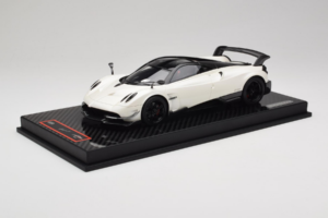 Pagani Huayra BC White Metallic Yy Model 1:18 REMC025 Hartsi — kuva 2 / 7
