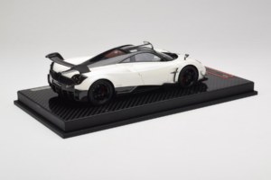 Pagani Huayra BC White Metallic Yy Model 1:18 REMC025 Hartsi — kuva 3 / 7
