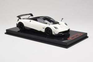 Pagani Huayra BC White Metallic Yy Model 1:18 REMC025 Hartsi — kuva 4 / 7
