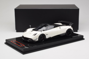 Pagani Huayra BC White Metallic Yy Model 1:18 REMC025 Hartsi — kuva 7 / 7