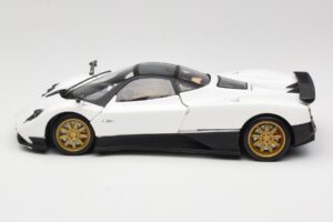 Pagani Zonda F Valkoinen Mondo Motors 1:18 157655 Metalli — kuva 4 / 8