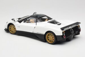 Pagani Zonda F Valkoinen Mondo Motors 1:18 157655 Metalli — kuva 7 / 8
