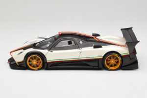 Pagani Zonda R Revolucion Valkoinen AUTOart 1:18 78262 Metalli — kuva 4 / 8