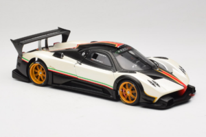 Pagani Zonda R Revolucion Valkoinen AUTOart 1:18 78262 Metalli — kuva 6 / 8