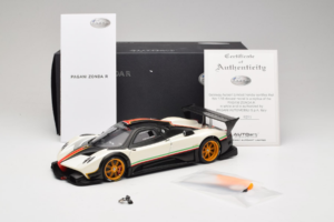 Pagani Zonda R Revolucion Valkoinen AUTOart 1:18 78262 Metalli — kuva 8 / 8