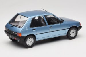 Peugeot 205 Sininen MCG 1:18 MCG18491 Metalli — kuva 2 / 6