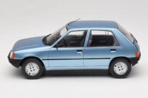 Peugeot 205 Sininen MCG 1:18 MCG18491 Metalli — kuva 3 / 6