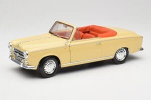 Peugeot 403 Avoauto Hiekkakeltainen Solido 1:18 8165 Metalli