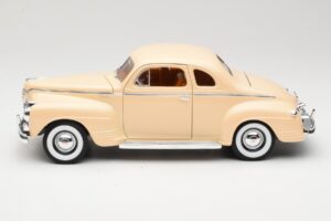 Plymouth Coupe Beige Road Signature 1:18 92398 Metalli — kuva 4 / 8
