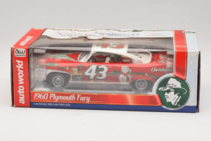 Plymouth Fury #43 R. Petty NASCAR 1960 Auto World 1:24 AW24003/06 Metalli