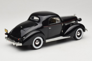 Pontiac Deluxe Musta Signature Models 1:18 18106 Metalli — kuva 3 / 8