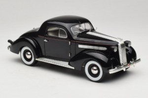 Pontiac Deluxe Musta Signature Models 1:18 18106 Metalli — kuva 6 / 8