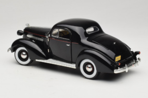 Pontiac Deluxe Musta Signature Models 1:18 18106 Metalli — kuva 7 / 8