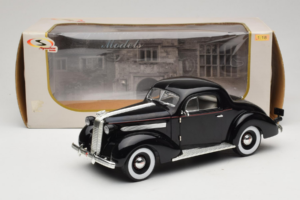 Pontiac Deluxe Musta Signature Models 1:18 18106 Metalli — kuva 8 / 8