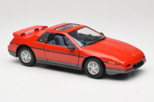 Pontiac Fiero GT Punainen Road Signature 1:18 92588 Metalli — kuva 6 / 8