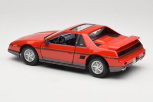 Pontiac Fiero GT Punainen Road Signature 1:18 92588 Metalli — kuva 7 / 8