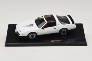 Pontiac Firebird Valkoinen IXO 1:43 CLC582N Metalli