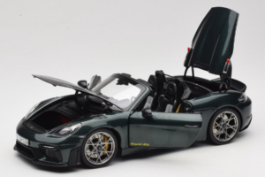 Porsche 718 Spyder RS Weissach Pack Forest Green Norev 1:18 187272 Metalli — kuva 2 / 8