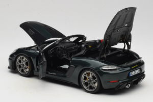 Porsche 718 Spyder RS Weissach Pack Forest Green Norev 1:18 187272 Metalli — kuva 5 / 8