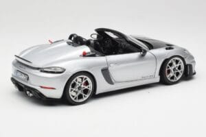 Porsche 718 Spyder RS Weissach Pack GT-Silver Metallic Norev 1:18 187270 Metalli — kuva 3 / 8