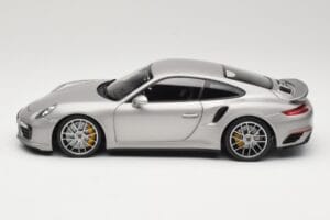 Porsche 911 991 Turbo S Hopea Minichamps 1:18 113067126 Metalli — kuva 4 / 8
