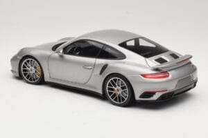 Porsche 911 991 Turbo S Hopea Minichamps 1:18 113067126 Metalli — kuva 7 / 8