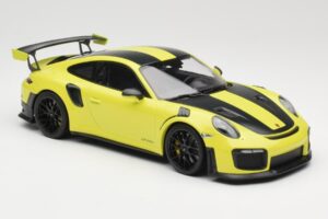 Porsche 911 GT2 RS 991.2 Weissach Package Vihreä Mustat Vanteet Minichamps 1:18 155068300-1 Metalli — kuva 4 / 6