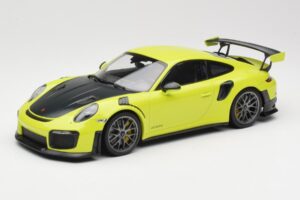 Porsche 911 991.2 GT2 RS Limetinvihreä Hopeavanteilla Minichamps 1:18 155068309 Metalli