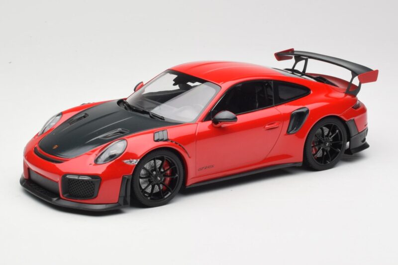 Porsche 911 GT2 RS 991.2 Punainen Mustat Vanteet Minichamps 1:18 155068307 Metalli