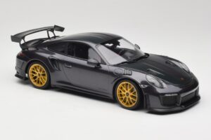 Porsche 911 991.2 GT2 RS Weissach Package Purple Metallic Kultaisilla Magnesiumvanteilla Minichamps 1:18 153068322 Metalli — kuva 4 / 6