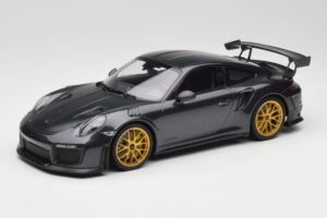 Porsche 911 991.2 GT2 RS Weissach Package Purple Metallic Kultaisilla Magnesiumvanteilla Minichamps 1:18 153068322 Metalli