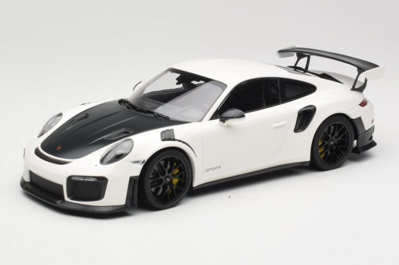 Porsche 911 991.2 GT2 RS Valkoinen Mustilla Vanteilla Minichamps 1:18 155068310 Metalli