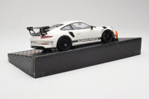 Porsche 911 991.2 GT3 RS Manthey Racing Valkoinen & Sininen & Oranssi Minichamps 1:18 MR-911-GT3RS-1805 Metalli — kuva 3 / 6