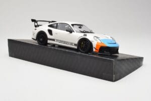 Porsche 911 991.2 GT3 RS Manthey Racing Valkoinen & Sininen & Oranssi Minichamps 1:18 MR-911-GT3RS-1805 Metalli — kuva 4 / 6