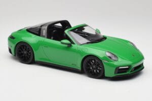 Porsche 911 991.2 Targa 4 GTS British Racing Vihreä Minichamps 1:18 155061065 Metalli — kuva 4 / 6