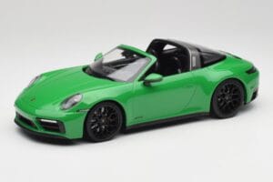 Porsche 911 991.2 Targa 4 GTS British Racing Vihreä Minichamps 1:18 155061065 Metalli