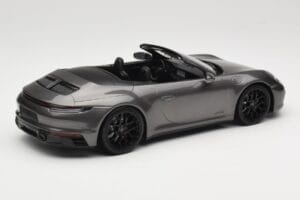 Porsche 911 992 Carrera 4 GTS Avoauto Grey Metallic Minichamps 1:18 155063031 Metalli — kuva 2 / 6