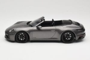 Porsche 911 992 Carrera 4 GTS Avoauto Grey Metallic Minichamps 1:18 155063031 Metalli — kuva 3 / 6