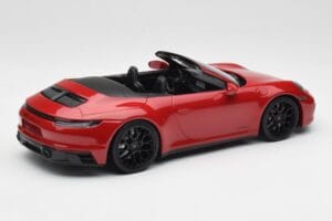 Porsche 911 992 Carrera 4 GTS Avoauto Punainen Minichamps 1:18 155063032 Metalli — kuva 2 / 6